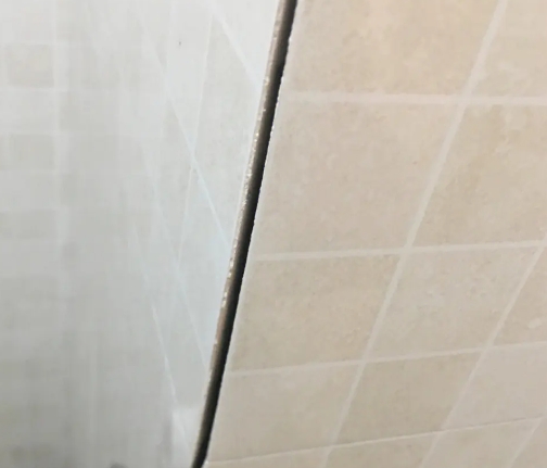 大庆市瓷砖空鼓维修公司分享阳台瓷砖脱落的修复过程可以分为以下几个步骤